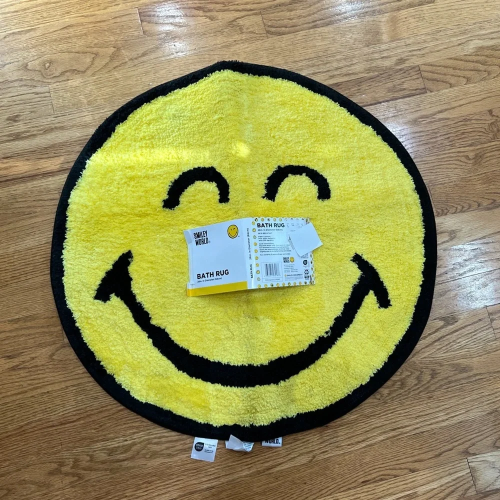 NWT Smiley World 26”Diameter Smiley Face Bath Rug